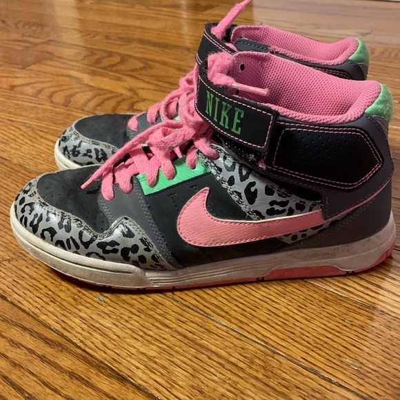 Nike high tops pink & gray leopard print size 4.5Y - Picture 3 of 9